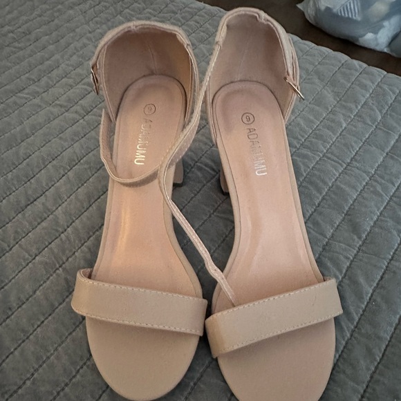 Tan block heels - Picture 4 of 4